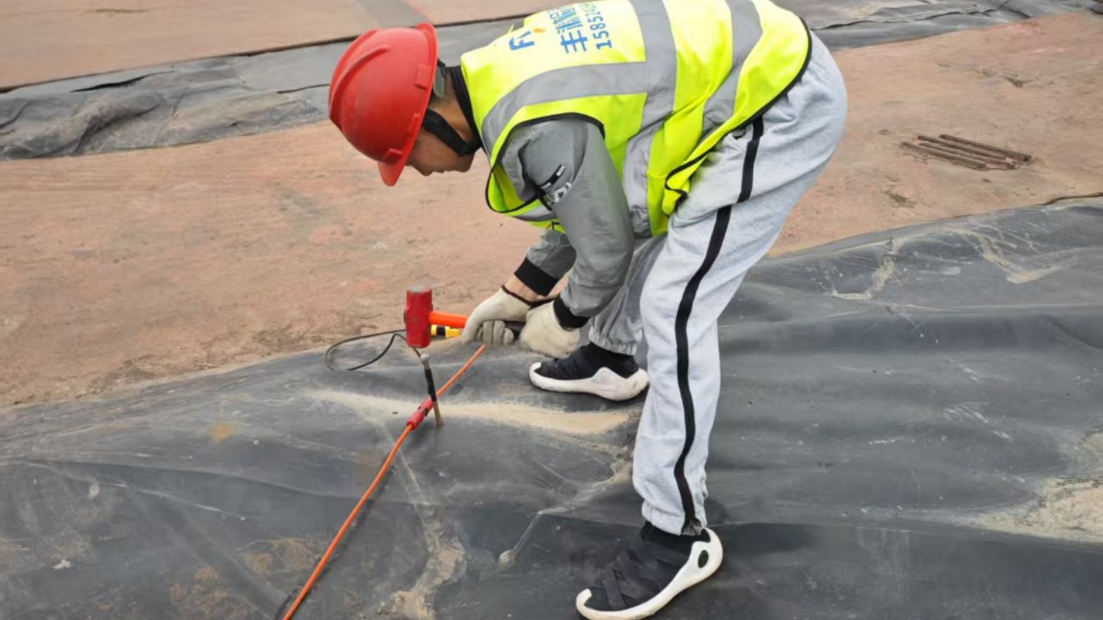 ����ĳ���񳡽�����©��Ⱦ��Χ̽��