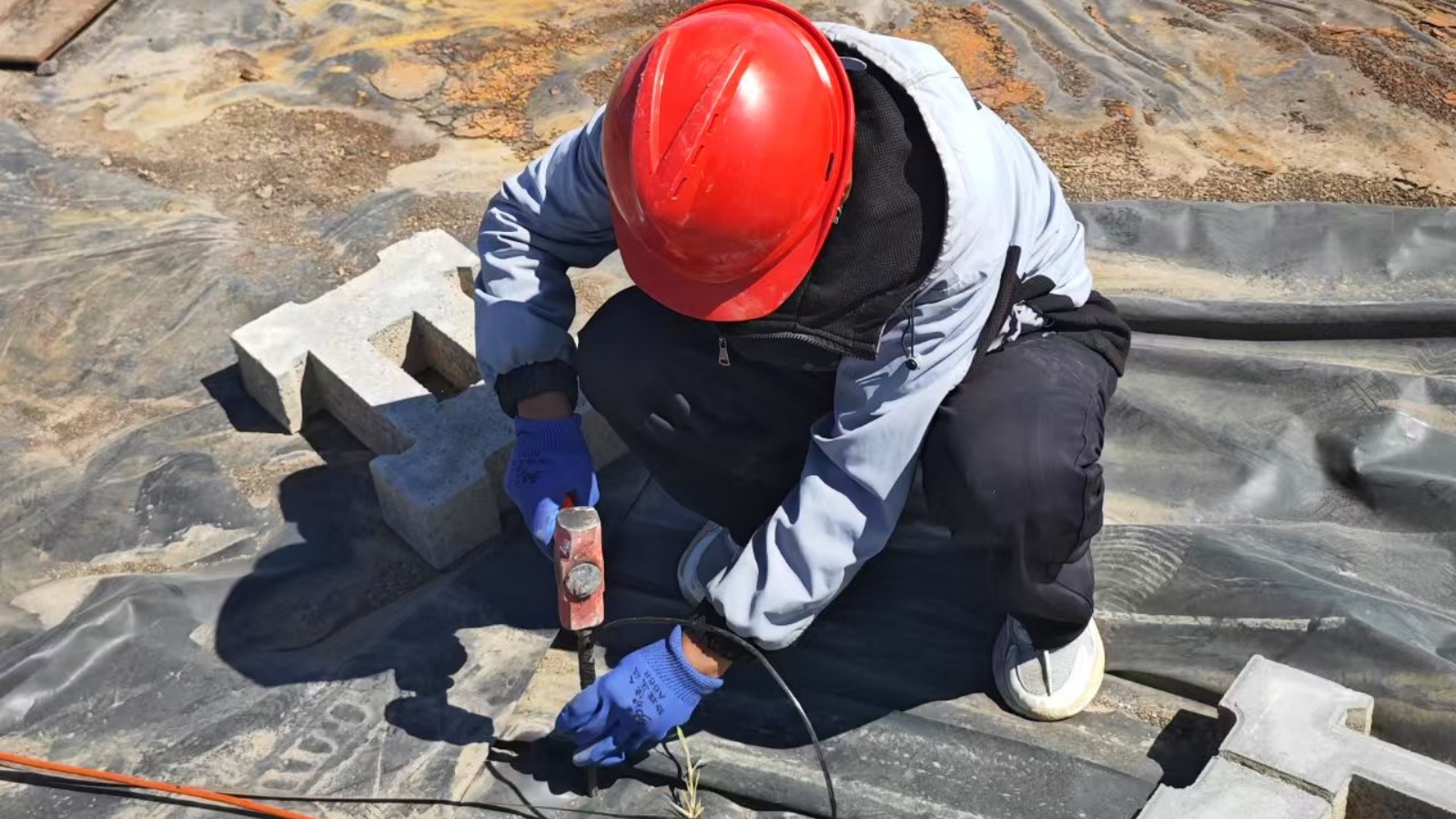 ɽ��ĳ�����񳡽�����©��Ⱦ��Χ̽��