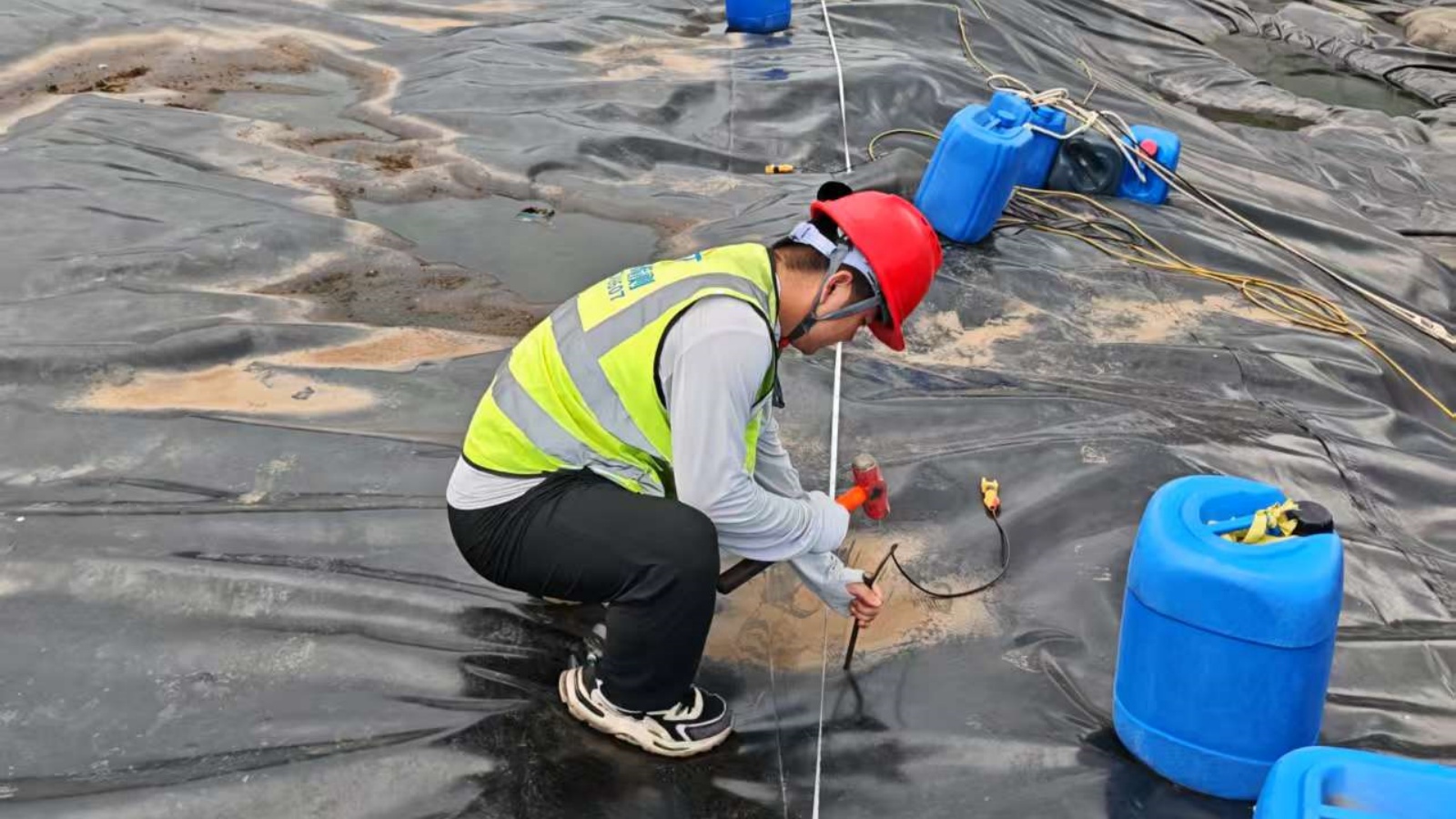 ����ĳ���񳡽�����©��Ⱦ��Χ̽��